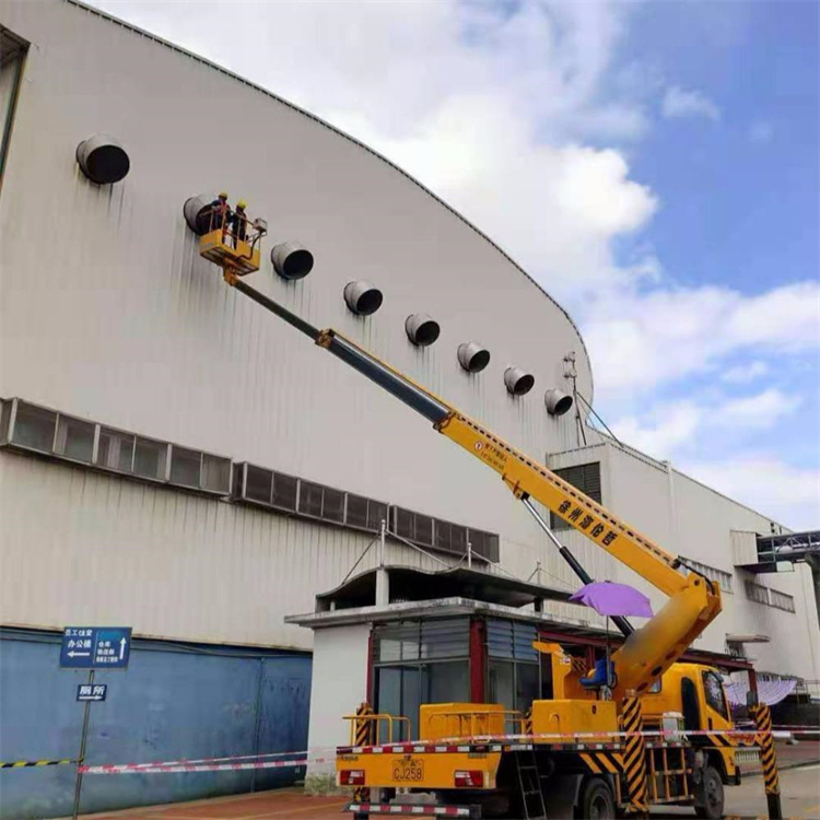 承德高空作业车出租服务：专业广告牌安装解决方案