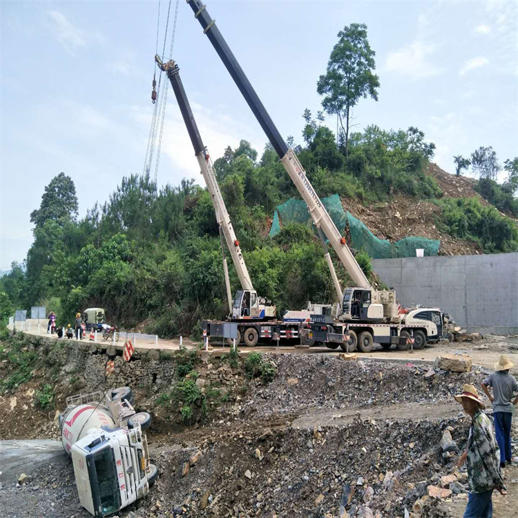 承德汽车掉沟里叫吊车救援要多少钱